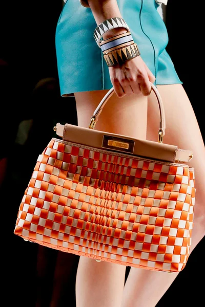 Look 50